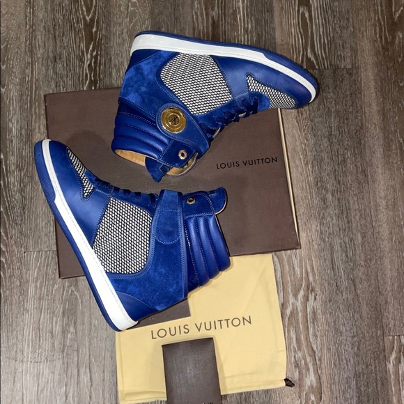 LOUIS VUITTON
Calfskin Suede Postmark Wedge Sneakers Blue Roi - Picture 2 of 10